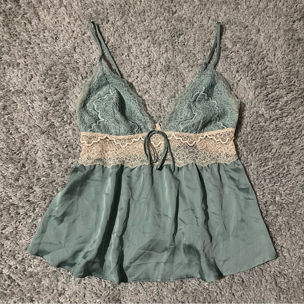 Vintage 2000s Victoria Secret Teal And Cream Cropped Laced Cami With Back Cutout